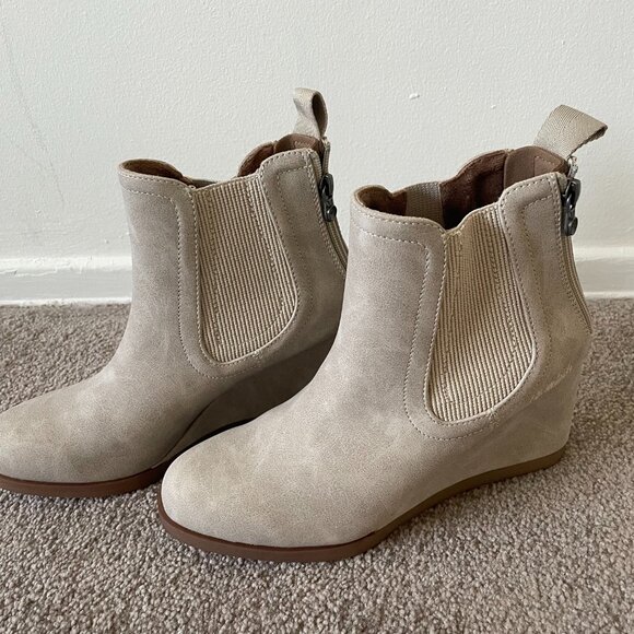 Blowfish Malibu Women's Praline Chelsea wedge booties in white sands NWOT - Picture 11 of 15